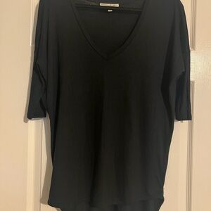 Black n-neck slim sleeve oversized knit top